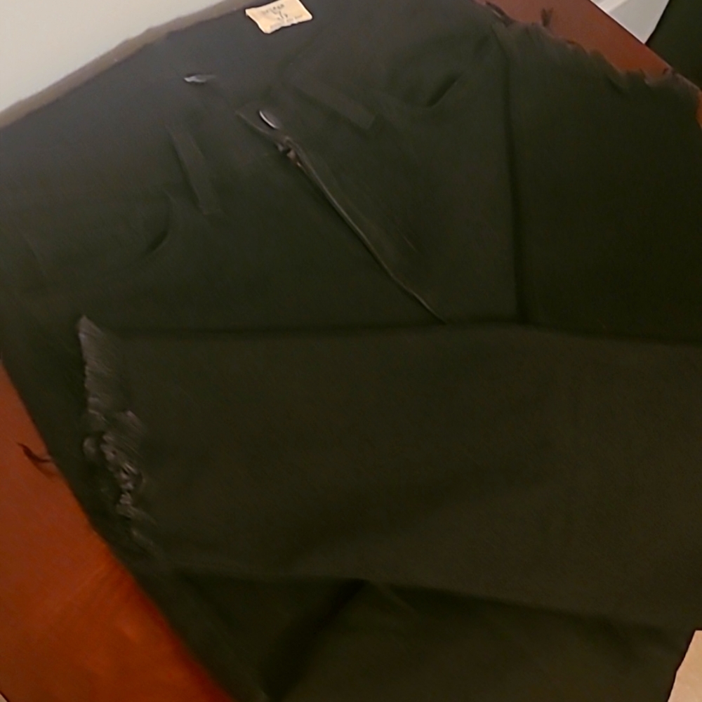 Bucke Bridges by Gly. Black Stretchy! Size 26. Cropped frayed bottom. cute!!